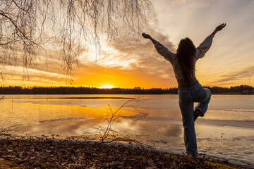 Experience ultimate wellness in nature: yoga at sunset, mindful relaxation, and outdoor sports in a serene landscape. A perfect harmony between body and mind, promoting mental health, balance, and inn
