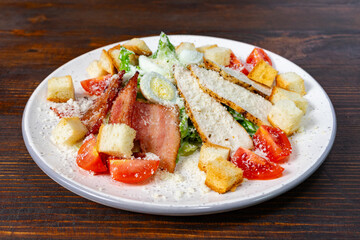 Grilled chicken salad with tomatoes and croutons