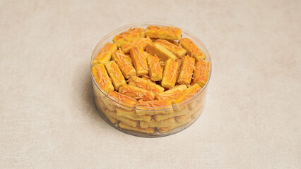 Kastengel cake is a savory cheese cake or cheese stick that originates from the Netherlands. This cake is popular for celebrations such as Eid al-Fitr. kastengel in a jar