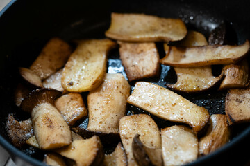 Fregola Sarda Hartweizennudeln eine Spezialität von Sardinien
