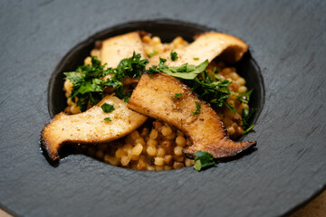 Fregola Sarda Hartweizennudeln eine Spezialität von Sardinien