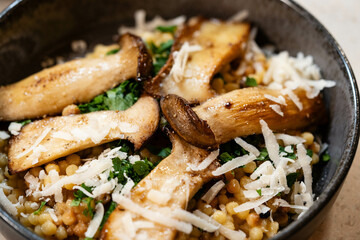 Fregola Sarda Hartweizennudeln eine Spezialität von Sardinien