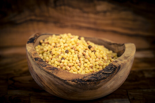 Fregola Sarda Hartweizennudeln eine Spezialit&auml;t von Sardinien