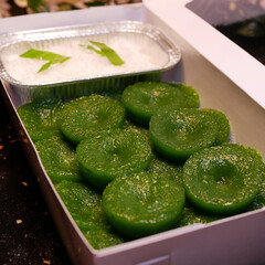 Kue Lumpang is a traditional snack typical of the Palembang tribe, Indonesia. This cake is included in the category of wet cakes made from rice flour, starch, and sprinkled with grated coconut.