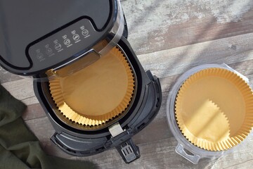 Disposable paper liners for air fryers.Paper for air fryer.