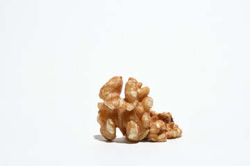 Nueces sobre fondo blanco