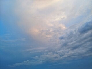 Obraz premium View of cloudy sky with varying shades of blue and white, Natural abstrack background 
