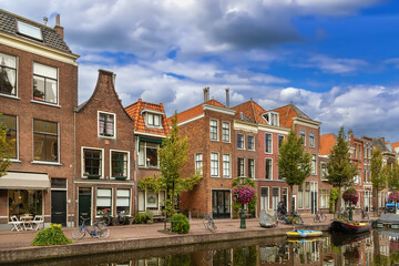 Obraz premium New Rhine river in Leiden, Netherlands