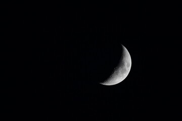 Naklejka premium Beautiful new moon on a black background wallpaper. Beautiful new moon in a dark night. Moon wallpaper. Moon background. Turkish luna 