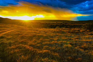 Sonnenuntergang nach Gewitter, sehr gutes Farbenspiel