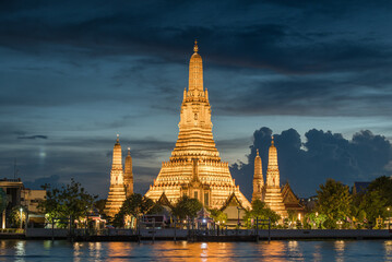 Wat Arun Ratchawararam (the Temple of Dawn) at night, Bangkok, Thailand