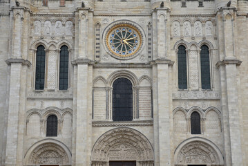 Obraz premium Façade de la basilique Saint-Denis. France