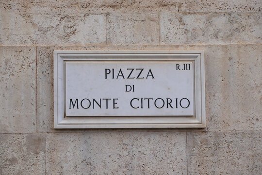 Piazza di Monte Citorio Street Sign in Rome, Italy