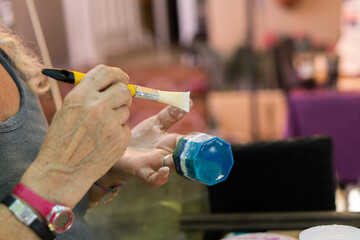 close up of a hand holding a knife