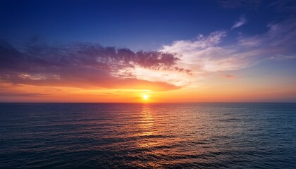 Obraz premium sunset sky over sea in the evening with colorful sunrise