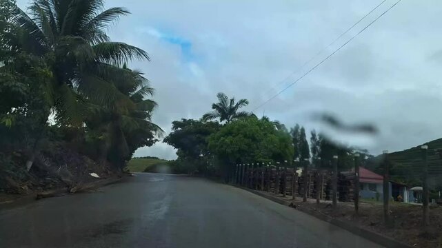 Time lapse dirigindo por estrada na cidade de Resplendor, Estado de Minas Gerais, Brasil