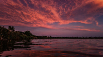 Obraz premium Serene sunset sky reflecting on calm river waters