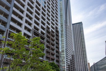 Obraz premium タワーマンションが立ち並ぶ大都会の風景