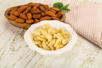 Sliced almond nut for culinary
