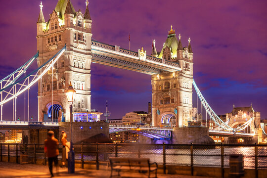 tower bridge at night london