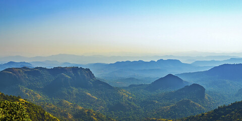 Obraz premium Majestic mountain view from Priyadarshini viewpoint with lush greenery