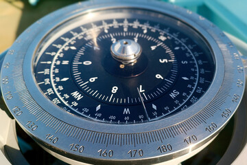 A Detailed CloseUp of a Navigational Compass for Enhanced Precision in Mapping Tasks