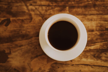 カフェで食べる朝食とコーヒー
