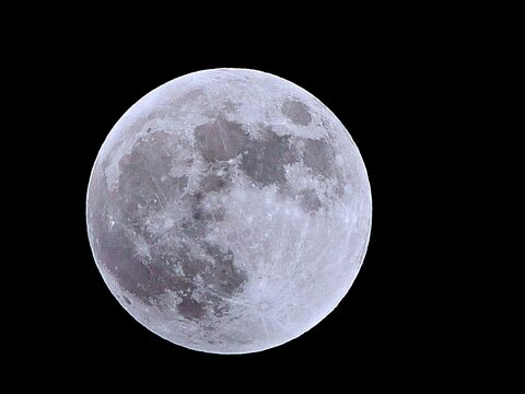 Full moon of march before it turn red