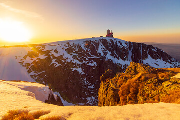 Śnieżne Kotły o zachodzie słońca – zimowa panorama Karkonoszy © krzys ser