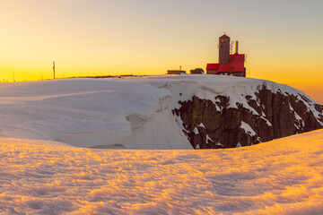 Śnieżne Kotły o zachodzie słońca – zimowa panorama Karkonoszy © krzys ser