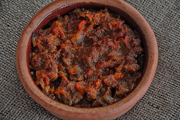 Meat sauteed in the crock