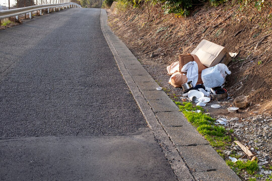 ゴミの路上不法投棄