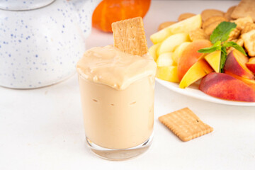 Pumpkin Fluff, Pumpkin spice mousse dip with cookies