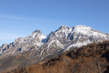 White peaks. White peaks, but not much. Climate change means that snow accumulation is becoming scarce where just a few years ago there were perpetual snowfields.