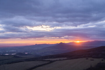 Sonnenuntergang im Gebirge