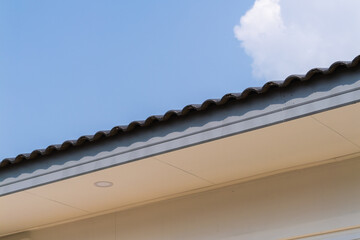 Obraz premium Residential roof edge detail urban setting architectural image bright conditions close-up view