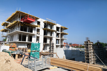 Fototapeta premium This document discusses the construction progress of a modern building in detail