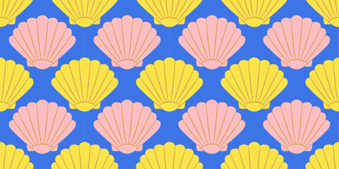 Obraz premium Seamless pattern with pink and yellow sea shells Hand drawn trendy flat style seashell. Tropical beach shells. Summer seamless pattern. Vector illustration