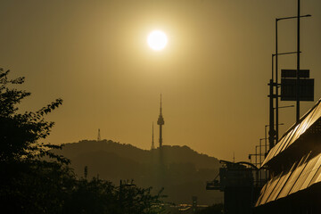 Obraz premium Han River, traffic and sunset skyline Stock Photo
