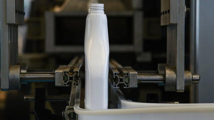Fully automated production of plastic bottles for household chemicals