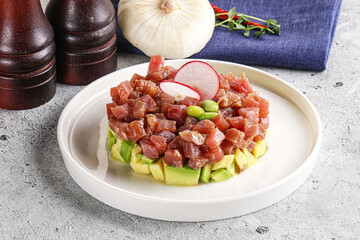 Tuna tartar with avocado and sauce