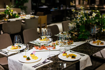 Elegant table decor for luxury dining with floral centerpieces