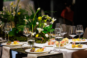 Elegant table decor for luxury dining with floral centerpieces