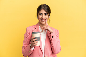 Business caucasian woman isolated on yellow background thinking an idea while looking up