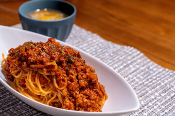 濃厚ミートソースのパスタディナー