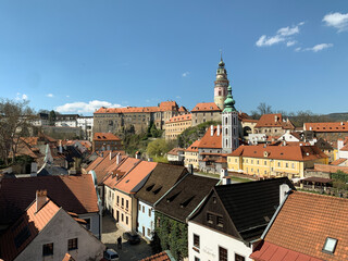Fototapeta premium A panoramic view of Cesky Krumlov's colorful rooftops