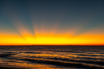 Obraz premium crepuscular rays during morning twilight