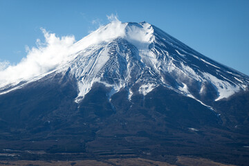 雪煙立つ富士山
