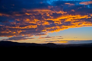 Obraz premium Sunrise and Fog Umbria Tuscany Italy January