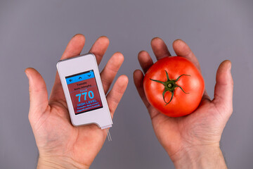 Device for measuring nitrites and nitrates in organic and animal products